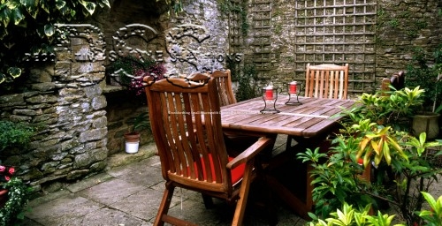 Transforming Small Spaces with Decorative Stones: Ideas for Patios.