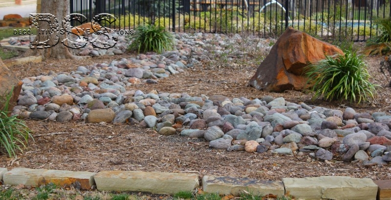 Landscaping with River Rock in Dry Climates: Sustainable Solutions