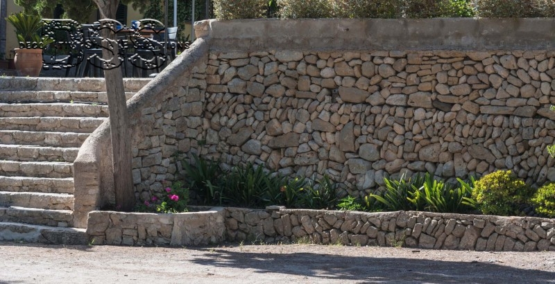 Stone Retaining Walls Classic Elegance for Outdoor Spaces